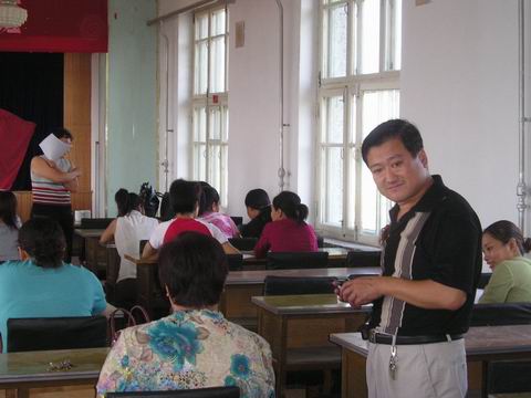 这就是法库县冯贝堡乡就业服务站的吴志忱站长在友帮家政培训班上图片